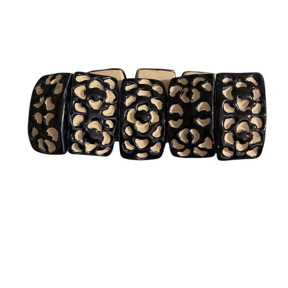 Hand Crafted ceramic beaded stretch bracelet navy blue and white floral EUC - Picture 1 of 5